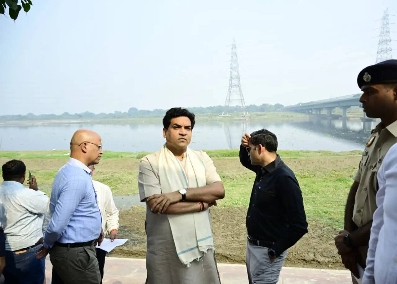 वासुदेव घाट पर मंत्री कपिल मिश्रा ने छठ महापर्व की तैयारियों का लिया जायजा