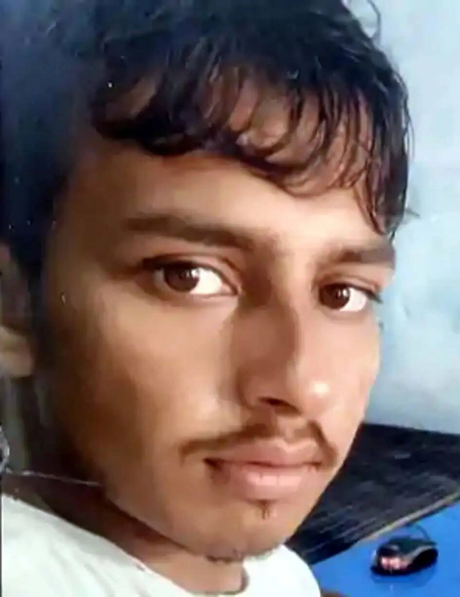 हिसार में कार की टक्कर से दो युवकों की मौत