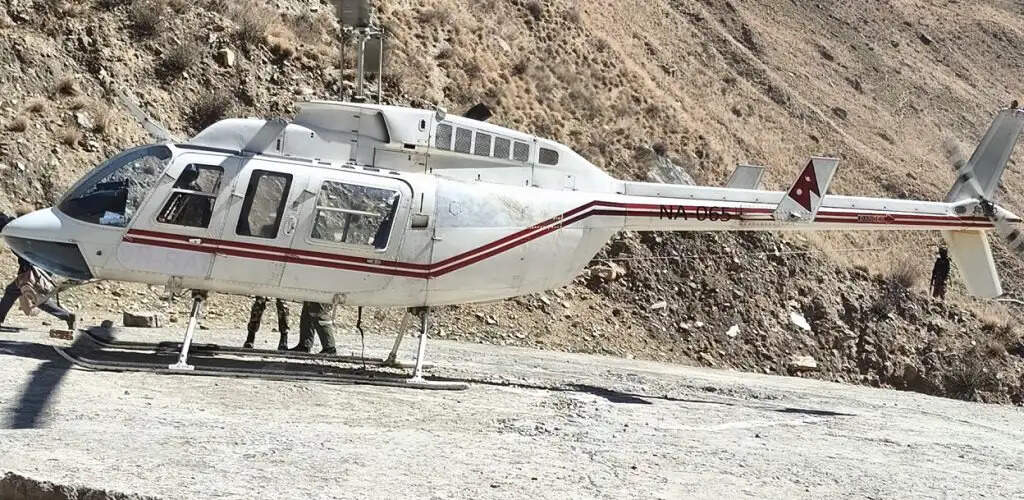 नेपाल के मतदान केंद्र पर एक साथ बीमार हुए सभी कर्मचारी, हेलीकॉप्टर से निकालकर अस्पताल पहुंचाया गया