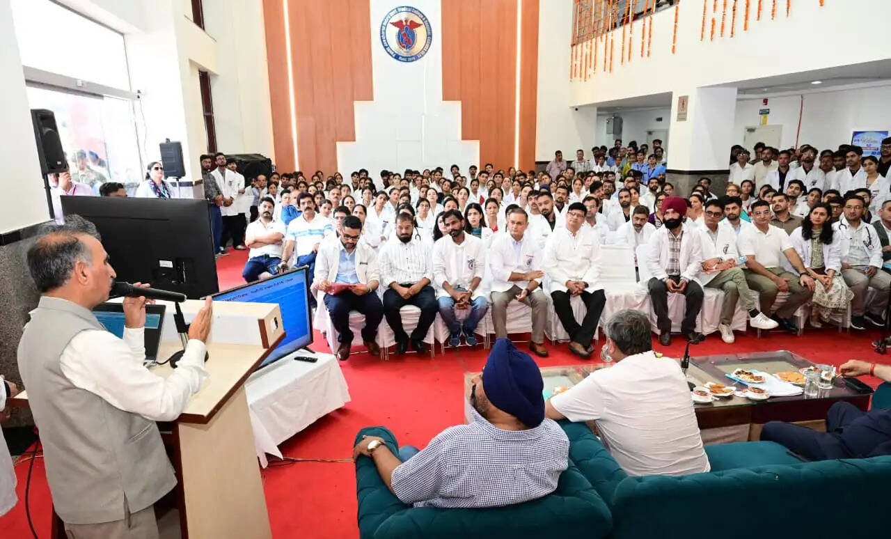 चंबा मेडिकल कॉलेज में लगेगी 3 टेस्ला एमआरआई मशीन, 40 स्टाफ नर्सों की होगी तैनाती: मुख्यमंत्री