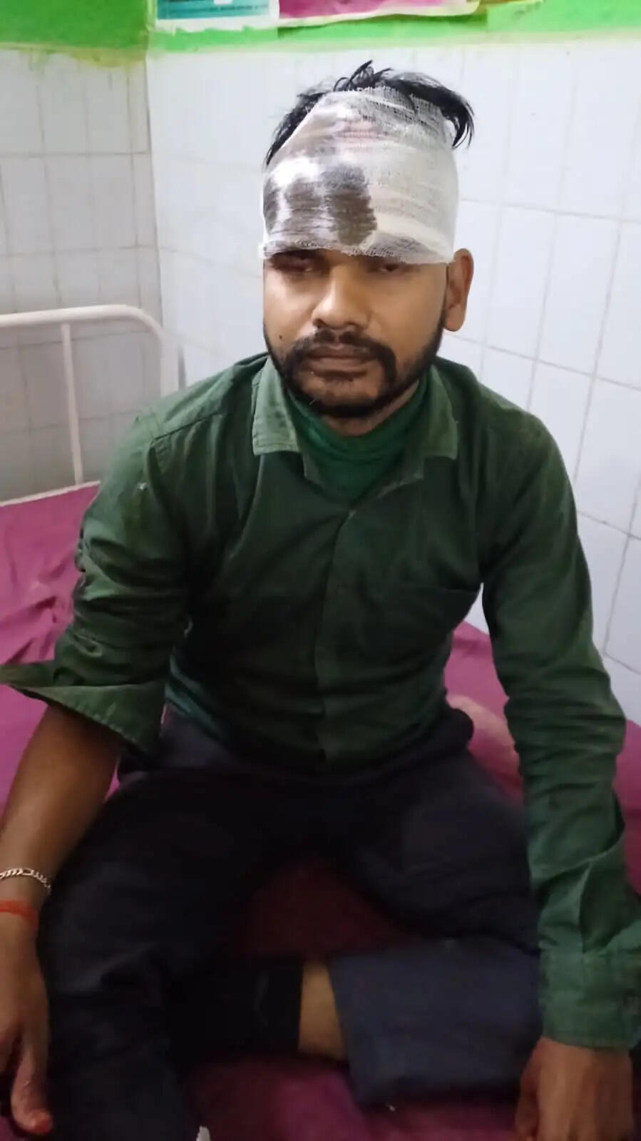 प्रयागराज-जौनपुर हाईवे पर भीषण हादसा: रोडवेज बस खड़े ट्रक से टकराई, चालक की मौत, 9 यात्री घायल