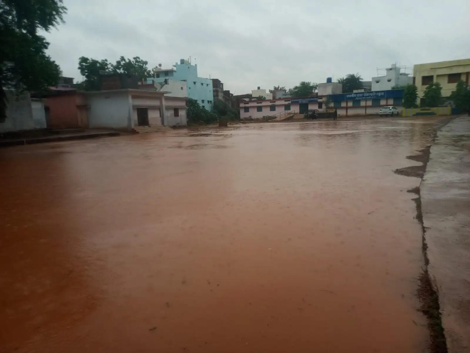 धमतरी शहर में निकासी व्यवस्था बदहाल, कई कालोनियों में जलभराव से बढ़ी परेशानी
