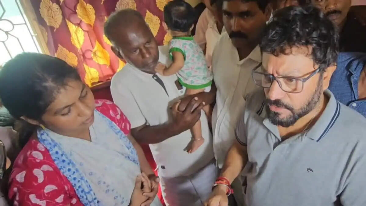 ओमान में मृत नाविक निशांत के परिजनों से मिले मंत्री श्रीनाथ, शव जल्द भारत लाने का आश्वासन