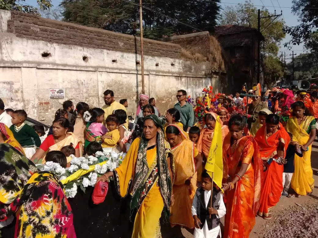 धमतरी : कोसरिया यादव समाज ने गीता जयंती पर निकाली कलश यात्रा