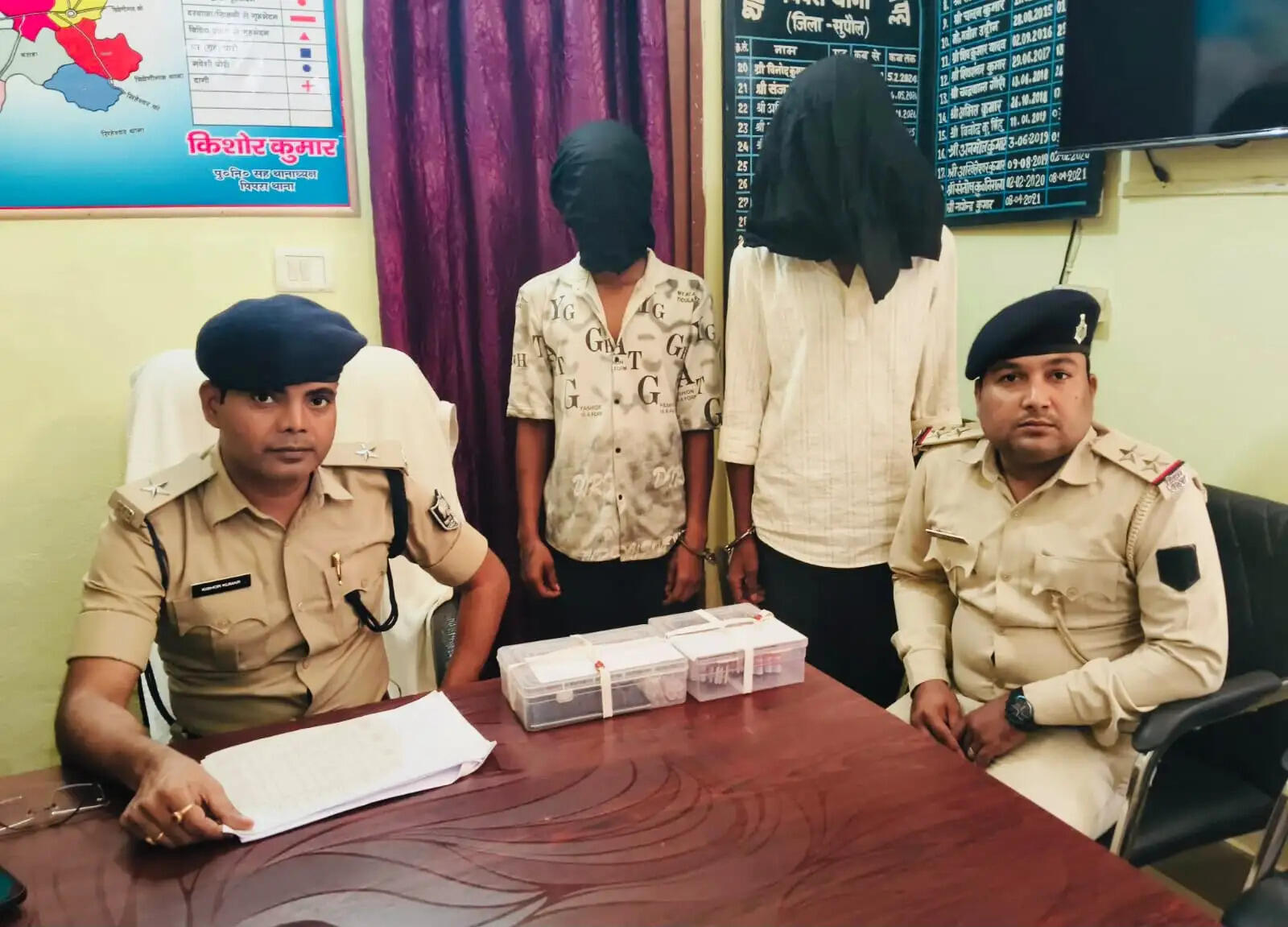 पिपरा में पुलिस ने 158 प्रतिबंधित नशीली सुई के साथ दो युवक को किया गिरफ्तार