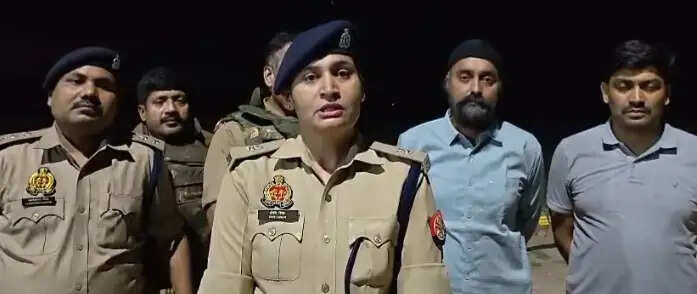 पुलिस अभिरक्षा से भागा चोरी का आरोपित मुठभेड़ में घायल