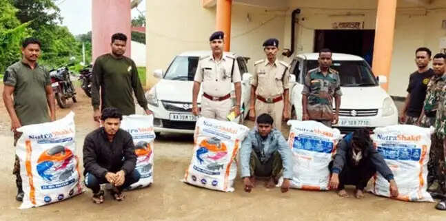 68 किलो अवैध गांजा के साथ कार सवार तीन आराेपित गिरफ्तार