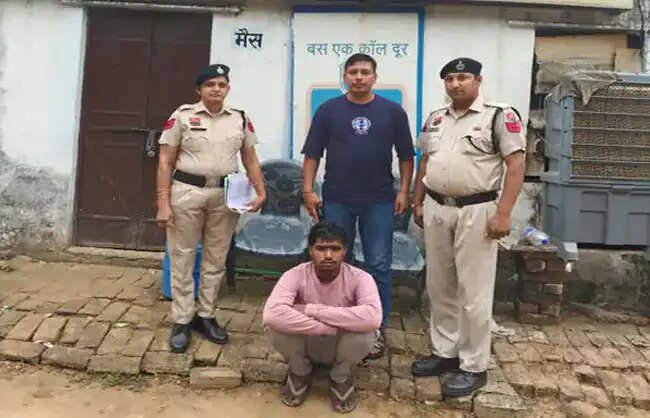 नारनाैल: शराब ठेके में चोरी करने वाला आरोपी गिरफ्तार, जेल भेजा