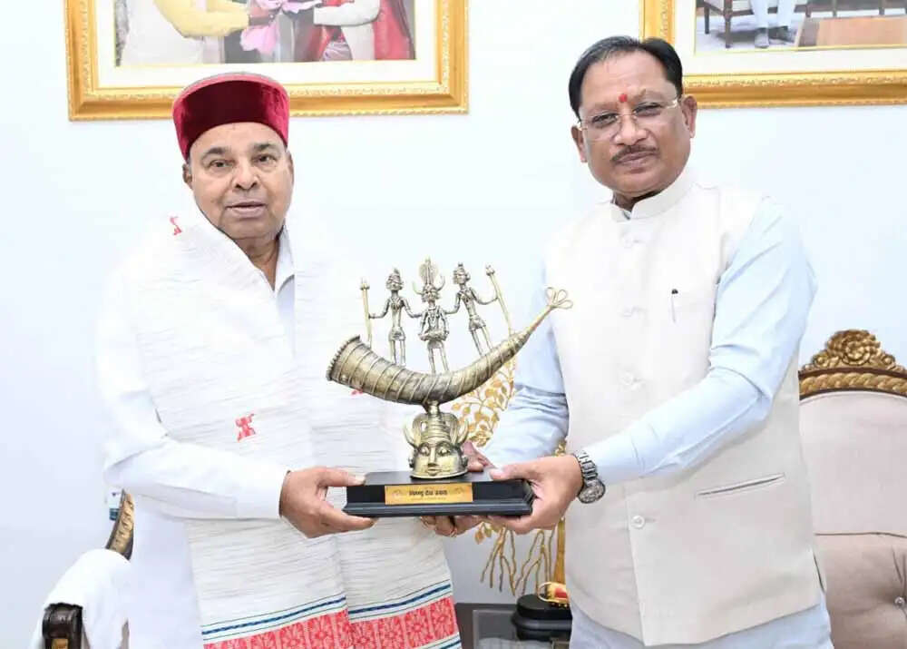 छग के मुख्यमंत्री साय से कर्नाटक के राज्यपाल थावरचंद गहलोत ने की सौजन्य भेंट