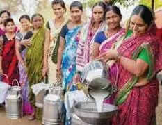 गांव की महिलाएं अब तकनीक के जरिए करेंगी दुग्ध व्यापार