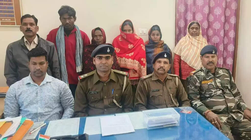 नाबालिग की तस्करी के आरोप में तीन महिला सहित चार गिरफ्तार