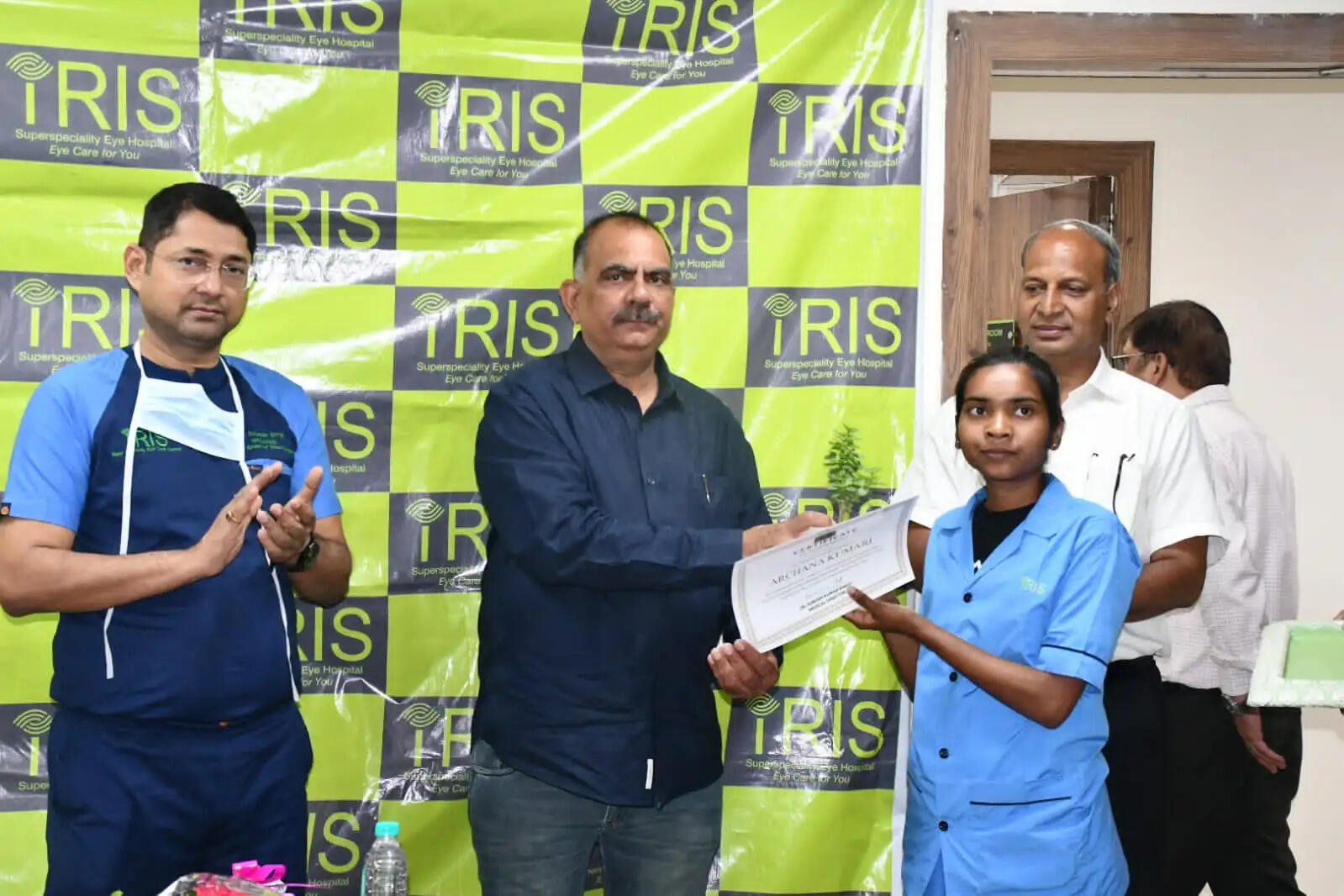 अंतरराष्ट्रीय नर्स दिवस पर आइरिस हॉस्पिटल में नर्सों को किया सम्मानित