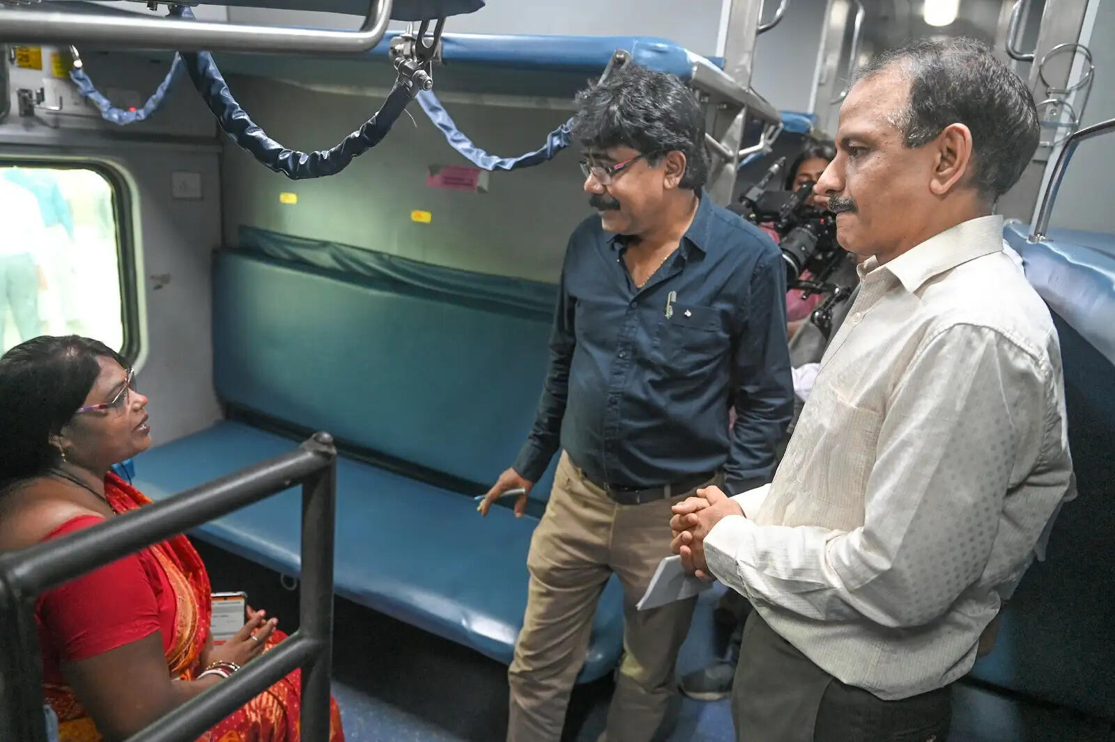 दक्षिण पूर्व रेल के विभिन्न स्टेशनों पर 'रेल जन संवाद' आयोजित