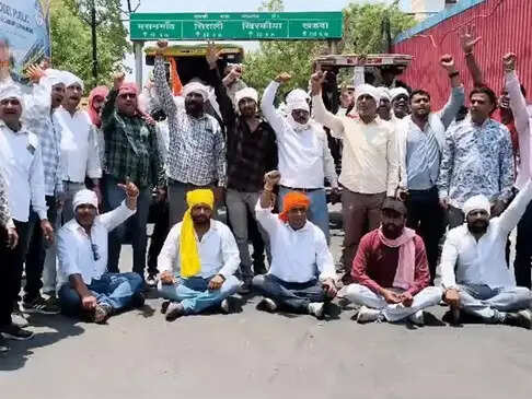 हरदा में किसान क्रांति आंदोलन तेज, 270 गांवों से बड़ी संख्या में ट्रैक्टरों के साथ मंडी पहुंचे किसान