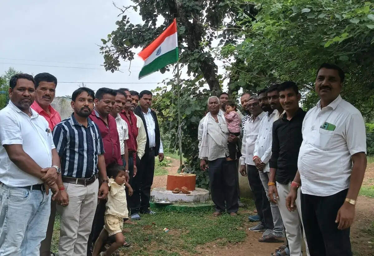 अमृत सरोवरों के तट पर मनाया गया स्वतंत्रता दिवस