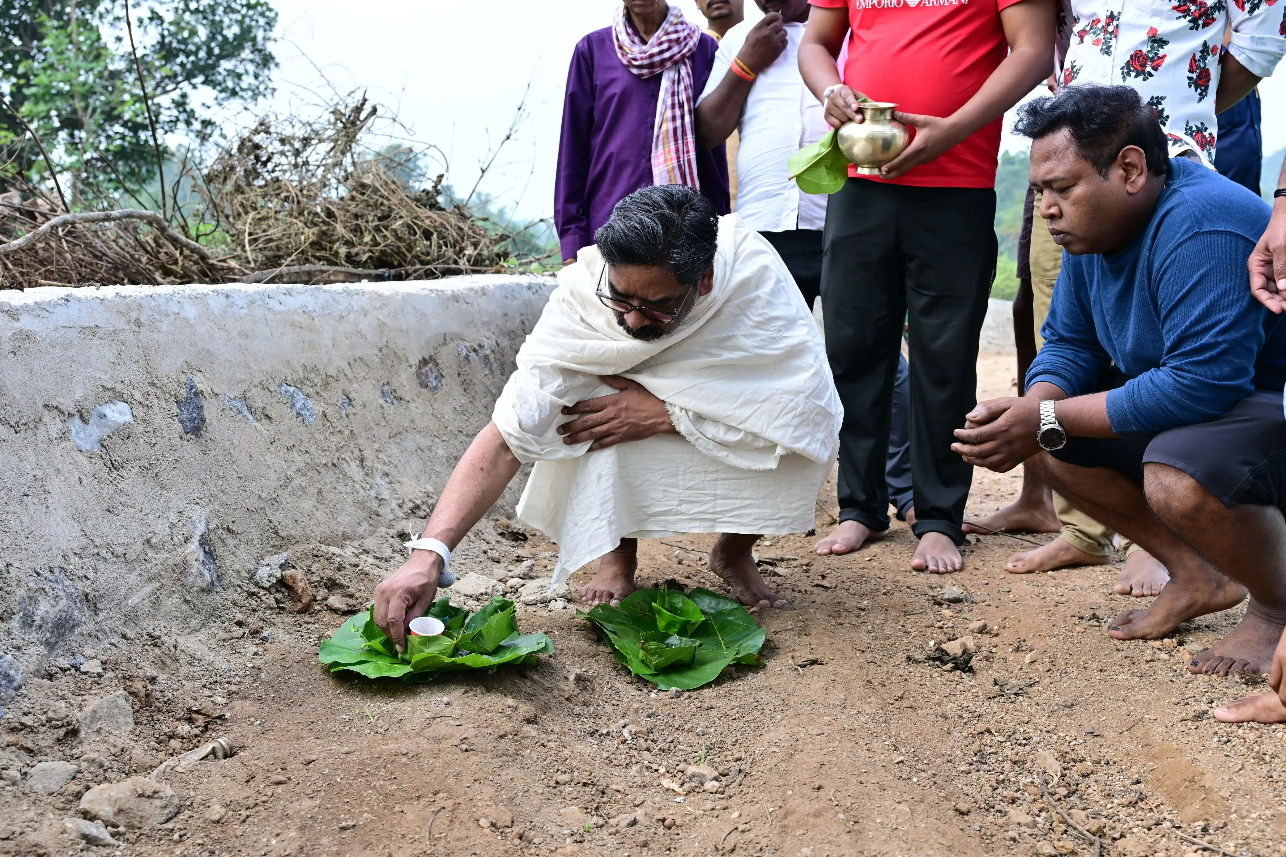 मुख्यमंत्री ने अपनी मां की स्मृति में पारंपरिक रीति-रिवाजों का किया निर्वहन