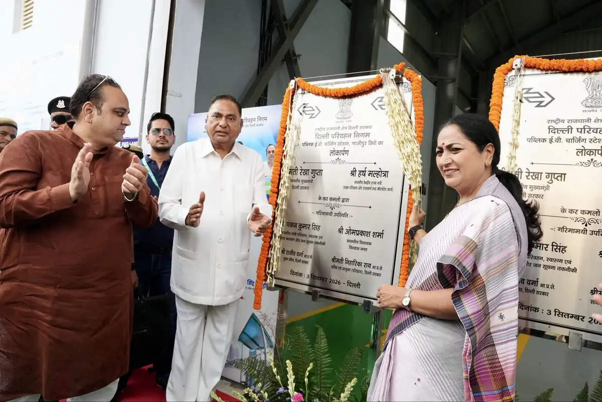 मुख्यमंत्री ने तेहखंड एटीएस का किया उद्घाटन, 50 ईवी बसों और दिल्ली–रेवाड़ी ई-बस सेवा को दिखाई झंडी