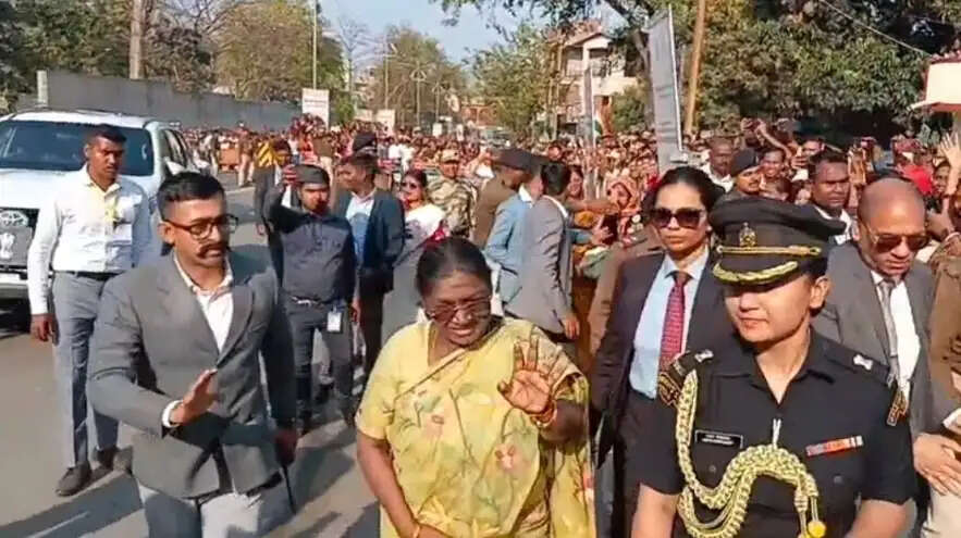 राष्ट्रपति द्रौपदी मुर्मू ने बारीडीह में मणिपाल टाटा मेडिकल कॉलेज का दौरा किया