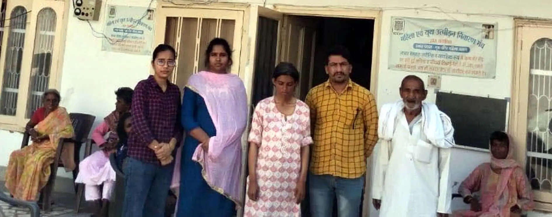 हिसार : महिला अनाथ आश्रम ने बेसहारा मंदबुद्धि महिला को उसके परिवार से मिलवाया