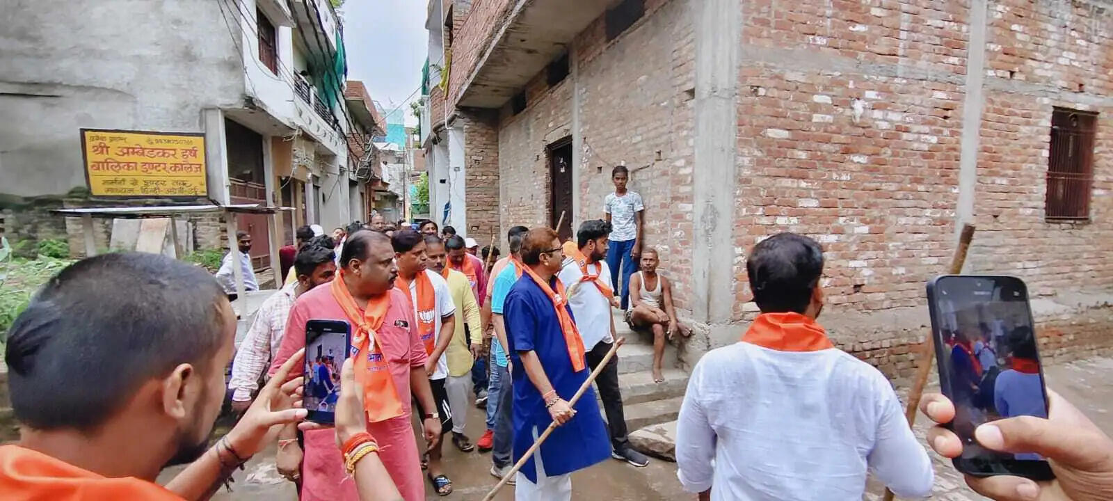 विधायक डॉ. नीलकंठ तिवारी ने किया कोनिया क्षेत्र में प्रवास, लोगों का हाल जाना, पौधा लगाया