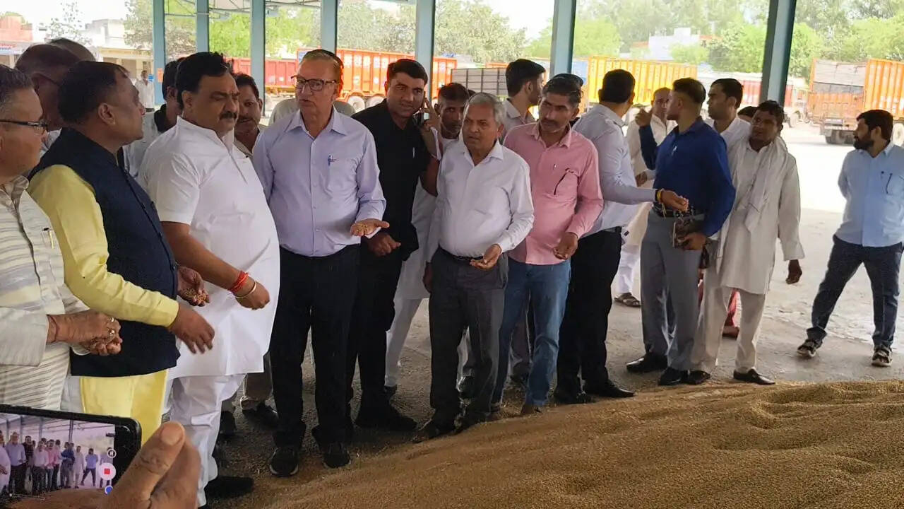 जींद : डिप्टी स्पीकर ने किया नई अनाज मंडी का निरीक्षण