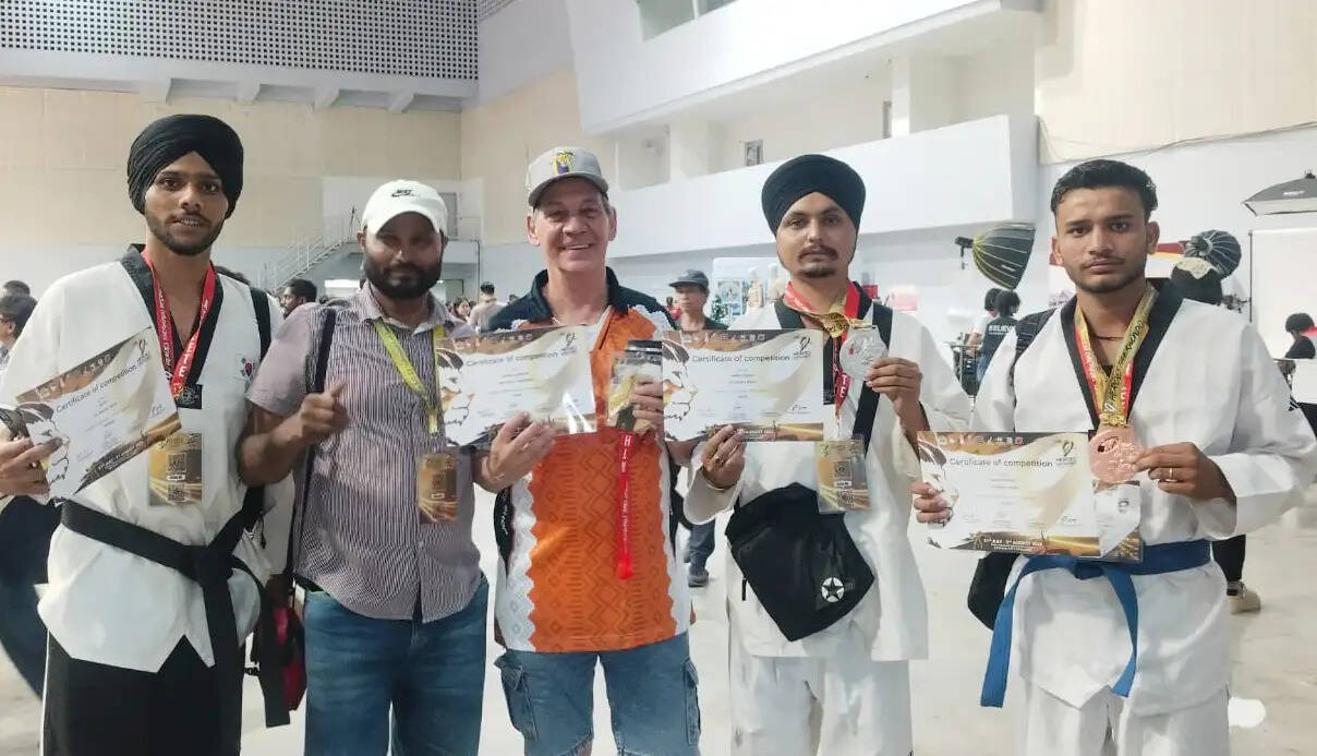 सोनीपत: थाईलैंड से स्वदेश पहुंचे पदक विजेताओं का दिल्ली एयरपोर्ट पर स्वागत