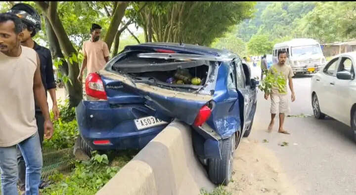 ट्रक की चपेट में आने से कार क्षतिग्रस्त, एक घायल