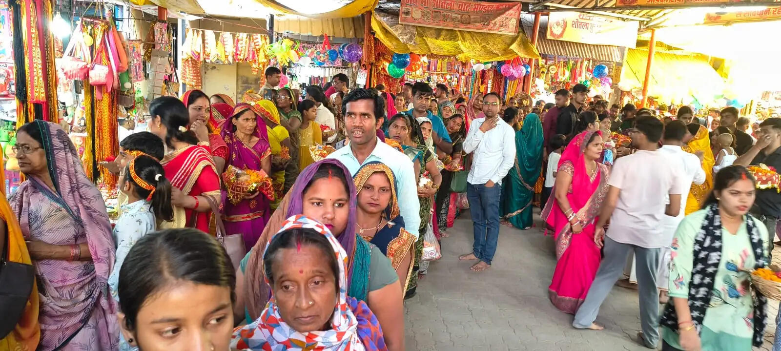 नवरात्र की नवमी पर शीतला चौकिया धाम और मैहर में श्रद्धालुओं ने किए दर्शन