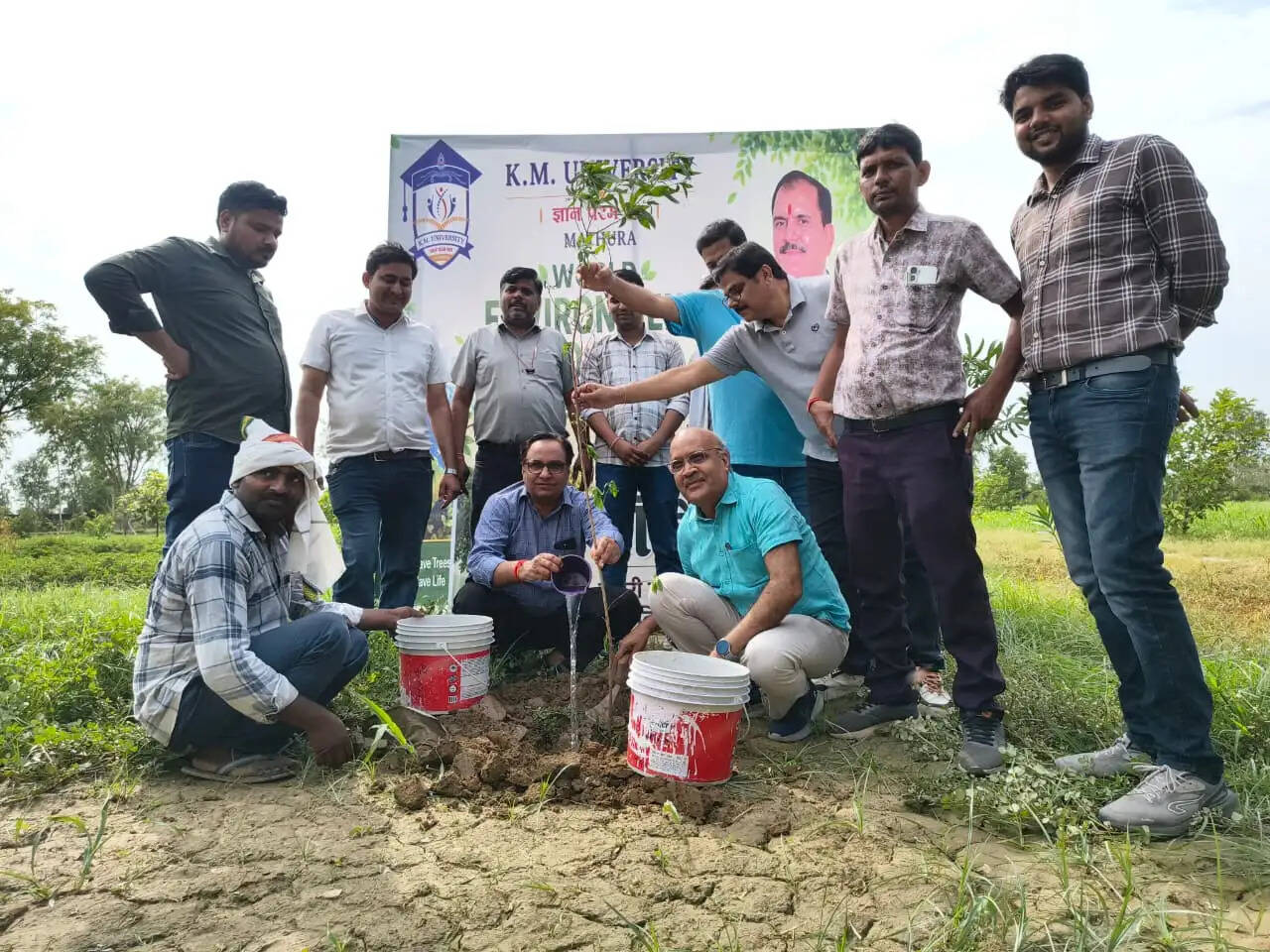 विश्व पर्यावरण दिवस पर केएम विश्वविद्यालय परिवार ने किया पौधरोपण