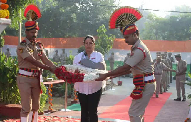 सोनीपत: पुलिस आयुक्त ने शहीदों को श्रद्धांजलि दी, 15 जवानों के बलिदान को किया याद