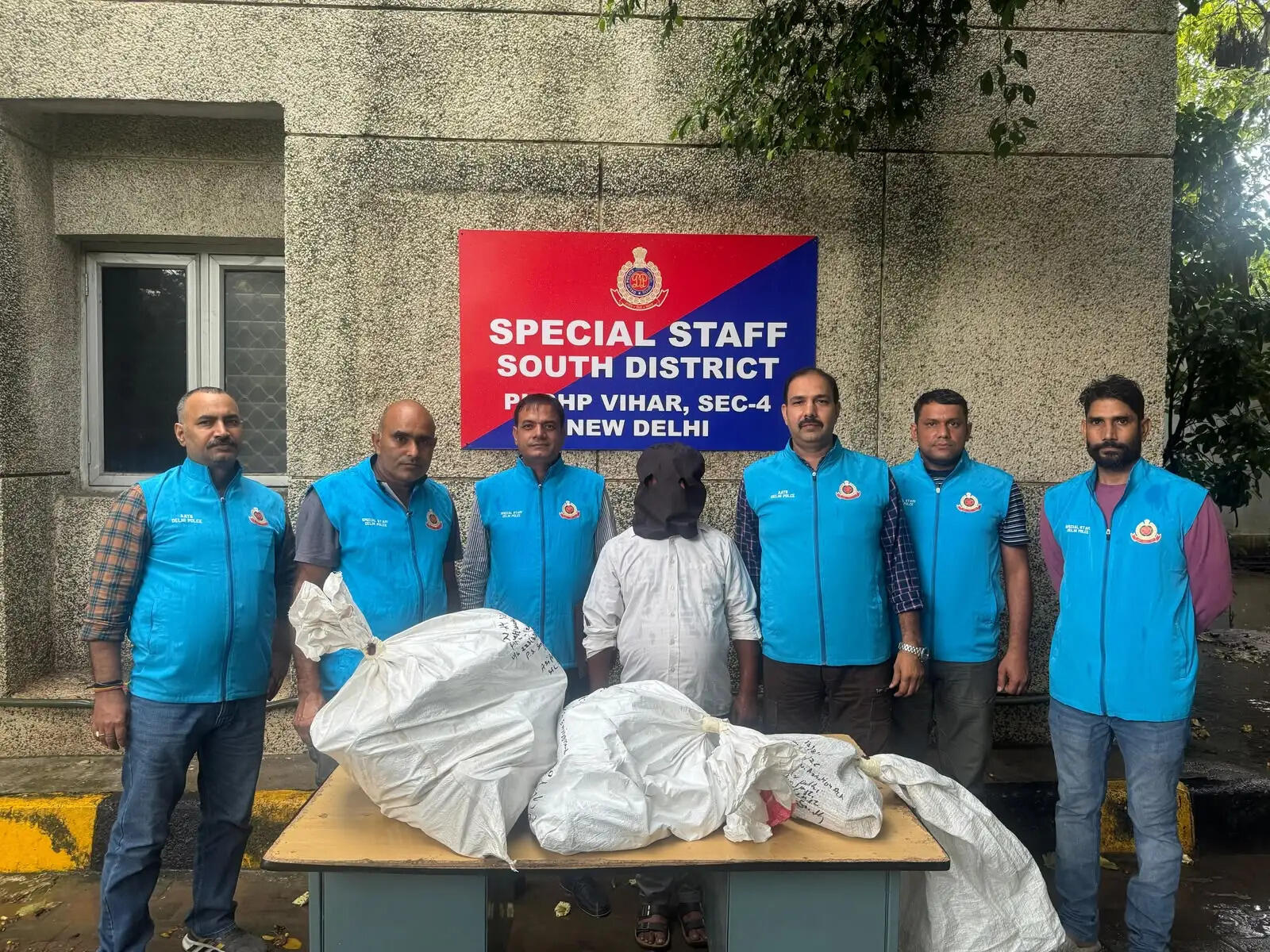 चीनी मांझे की 46 चरखियों के साथ आरोपित गिरफ्तार