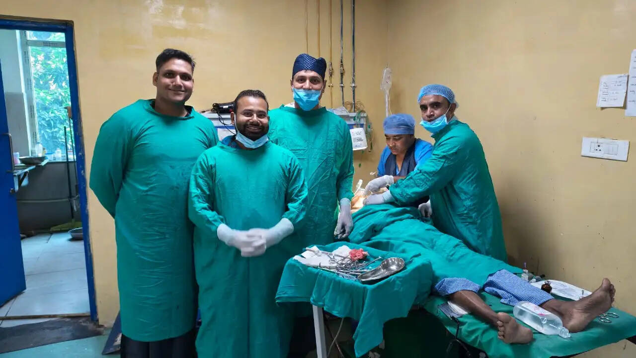 मौत के मुंह से जिंदगी छीन लाए मेडिकल कॉलेज खीरी के जांबाज डॉक्टर्स