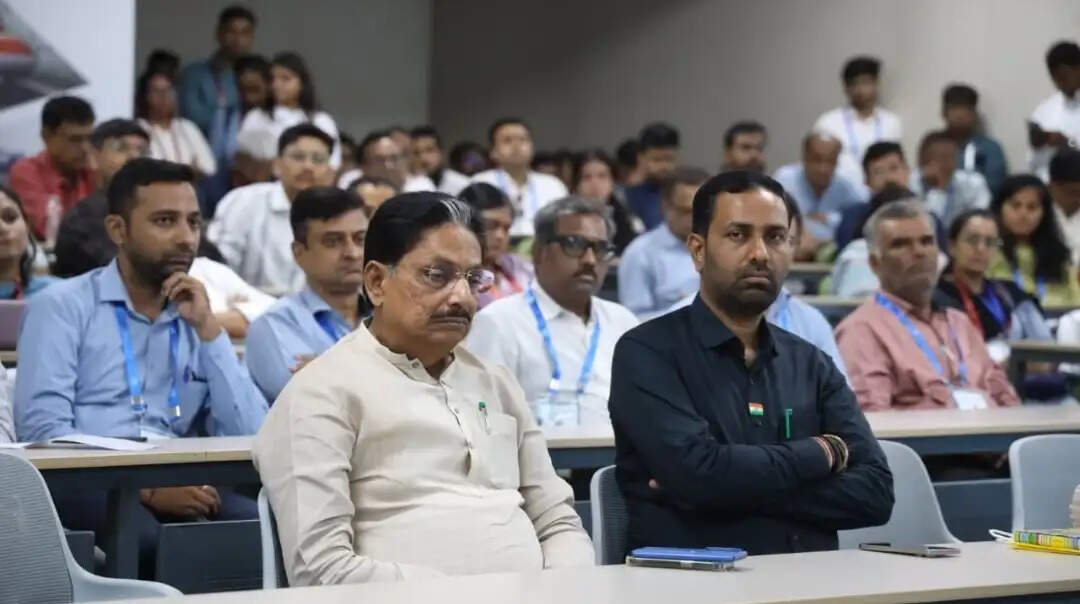 ग्रीन एनर्जी रिच ग्रिड पर सूरत में सेमिनार, नेट-ज़ीरो लक्ष्य और ऊर्जा संक्रमण पर मंथन