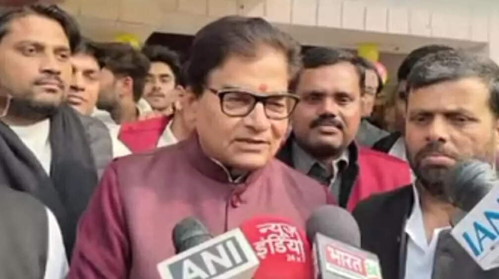 सरकार के मंत्री अधिकारियाें पर एसआईआर काे लेकर बना रहे दबाव : प्रो. रामगोपाल यादव