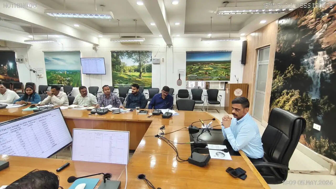 मंडलायुक्त ने की जल जीवन मिशन की समीक्षा : सोनभद्र और भदोही के अधिशासी अभियंताओं का वेतन रोकने के निर्देश