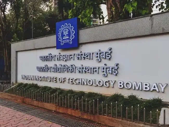 आईआईटी बॉम्बे छात्र आत्महत्या मामले की जांच जारी, हॉस्टल से हटाए जाएंगे सीलिंग फैन