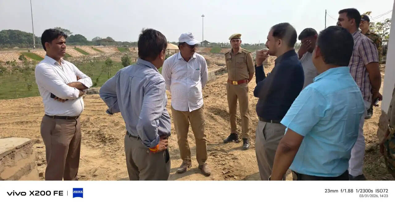 नगर आयुक्त ने किया स्थलीय निरीक्षण,शीघ्र कार्य पूर्ण करने के आदेश