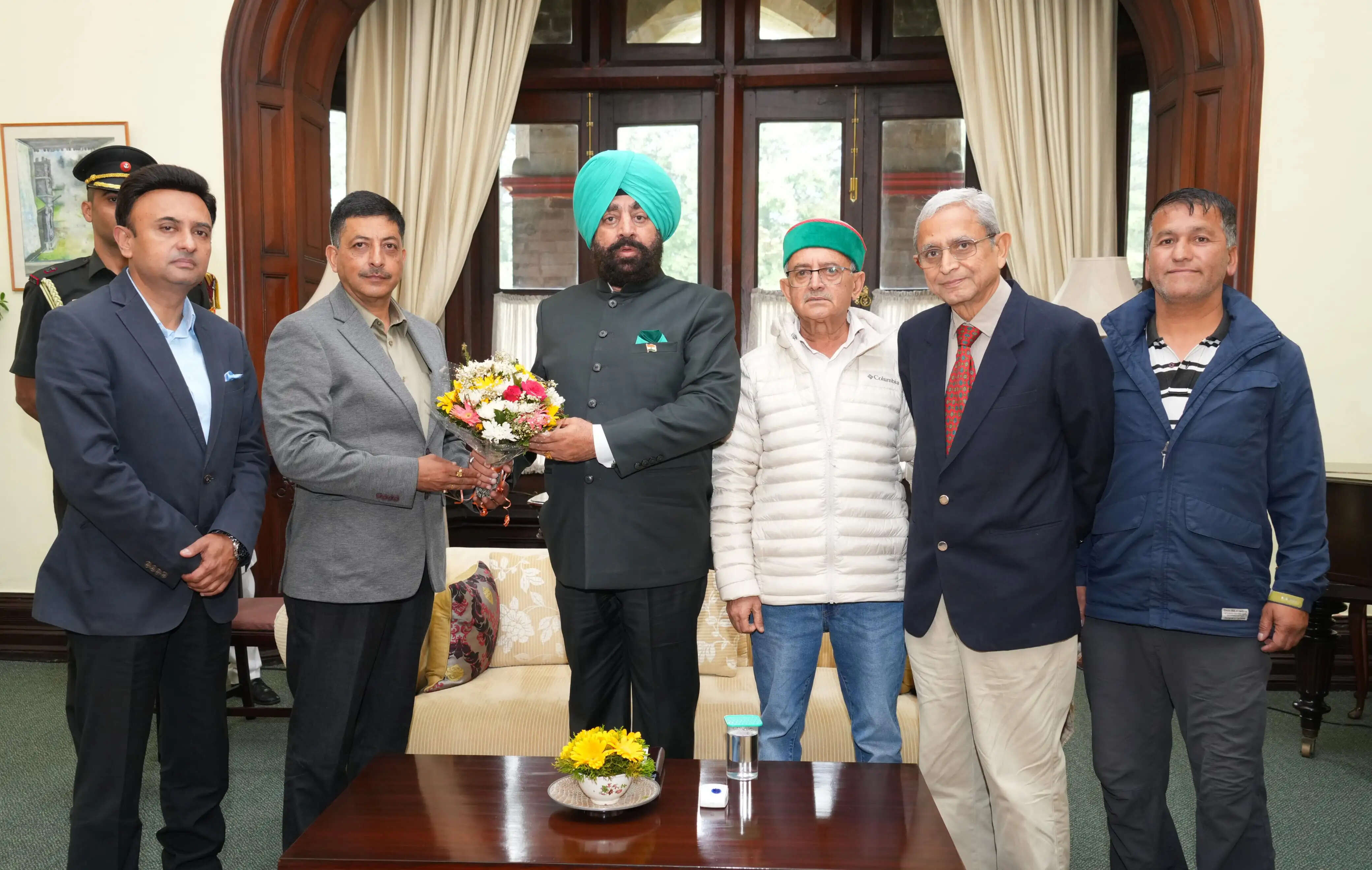 नैनीताल में पर्यटन सुविधाओं और झील संरक्षण पर राज्यपाल ने की हितधारकों संग चर्चा