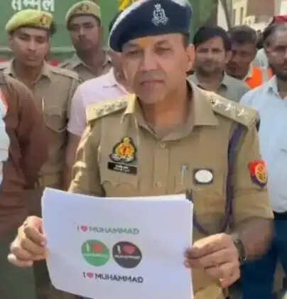 संभल की मस्जिद में मिले पोस्टर और झंडे, विवादित सामग्री मिलने पर आठ लोगों के खिलाफ मुकदमा दर्ज