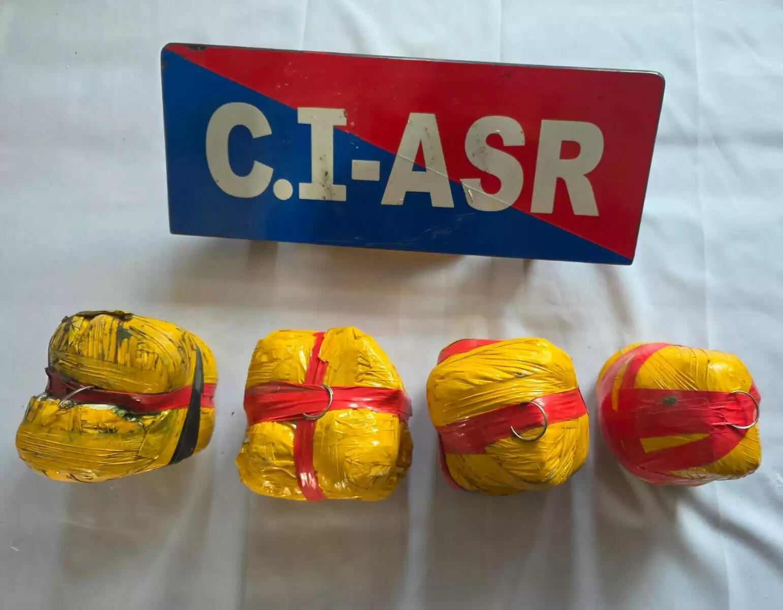 अमृतसर में पांच किलो हेरोइन बरामद, पाकिस्तानी तस्कर से जुड़े चार गुर्गे&nbsp;गिरफ्तार