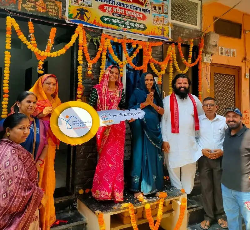 मप्र में विजयादशमी पर 3,615 परिवारों को मिली पक्के मकान की सौगात, गृह-प्रवेश कराया गया