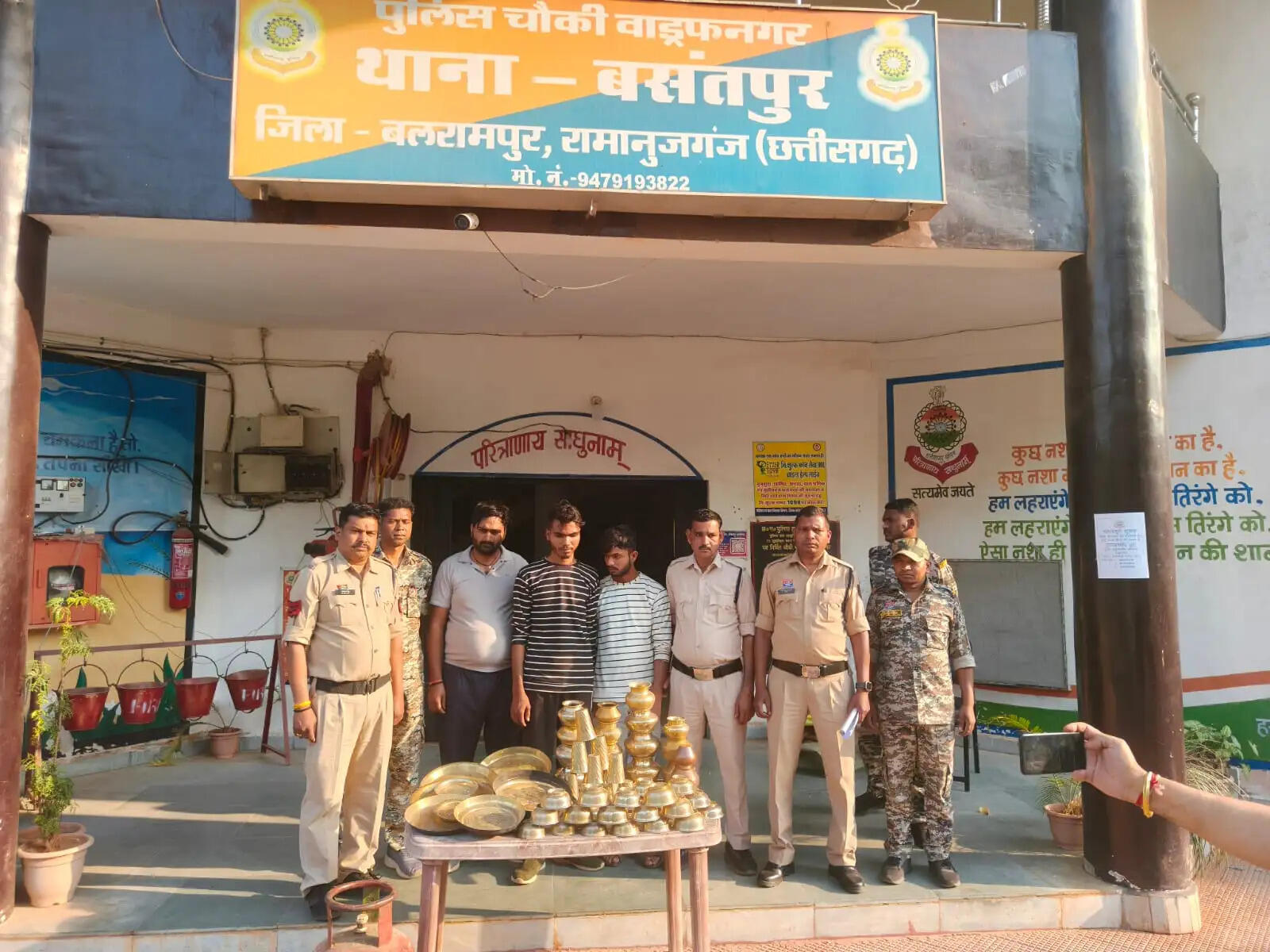 बलरामपुर : सूने मकान में लाखों की चोरी करने वाले 3 शातिर आरोपित गिरफ्तार, पूरा माल बरामद