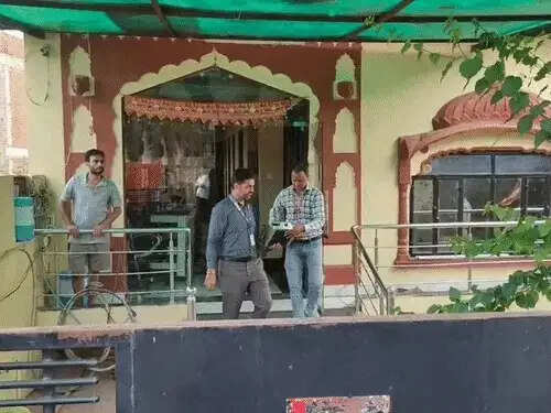 पुष्कर के होटल में बेड पर मिली 1.08 करोड़ की नकदी मामले में होटल मालिक गिरफ्तार