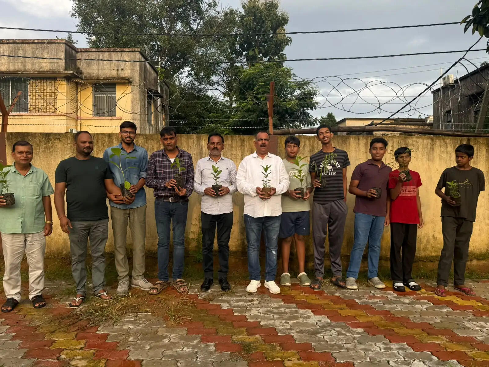 पासवा ने डोरंडा क्षेत्र में लगाए 51 पौधे