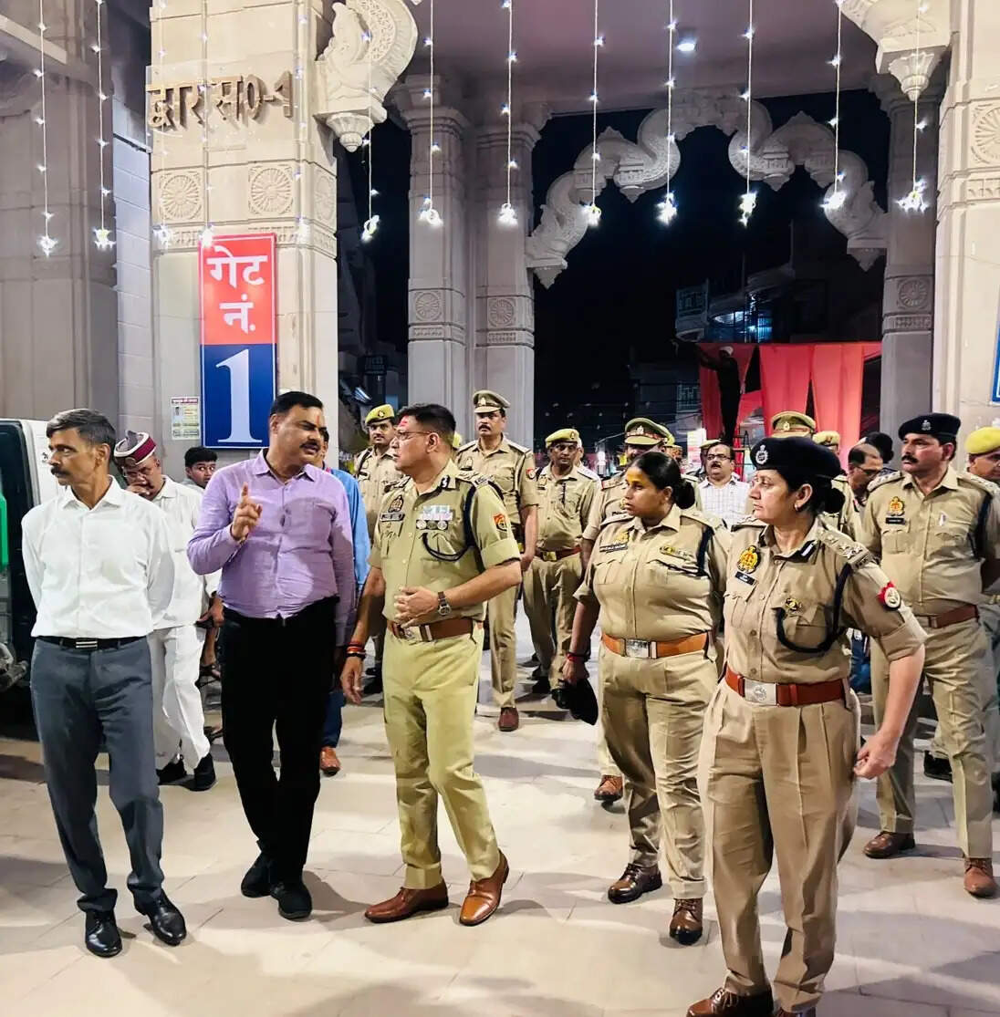 विंध्याचल में सुरक्षा व्यवस्था का जायजा लेने पहुंचे एडीजी, बोले- श्रद्धालुओं की सुविधा और सुरक्षा सर्वोच्च प्राथमिकता