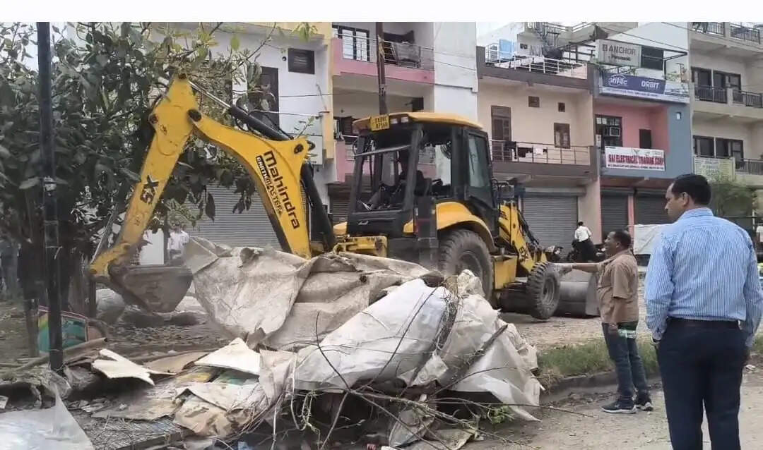 सिडकुल में अतिक्रमण के खिलाफ बुलडोजर कार्रवाई