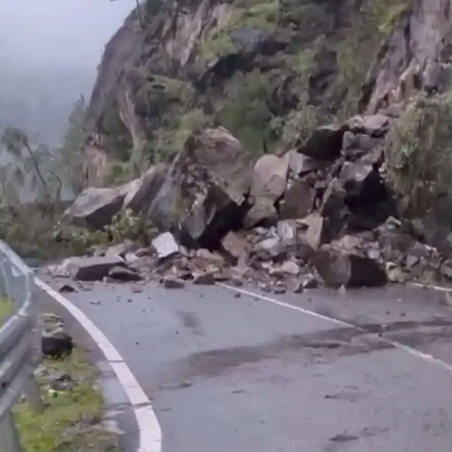 हिमाचल में भारी बारिश, एनएच-05 पर भूस्खलन, 130 सड़कें बंद, 6 अगस्त तक अलर्ट