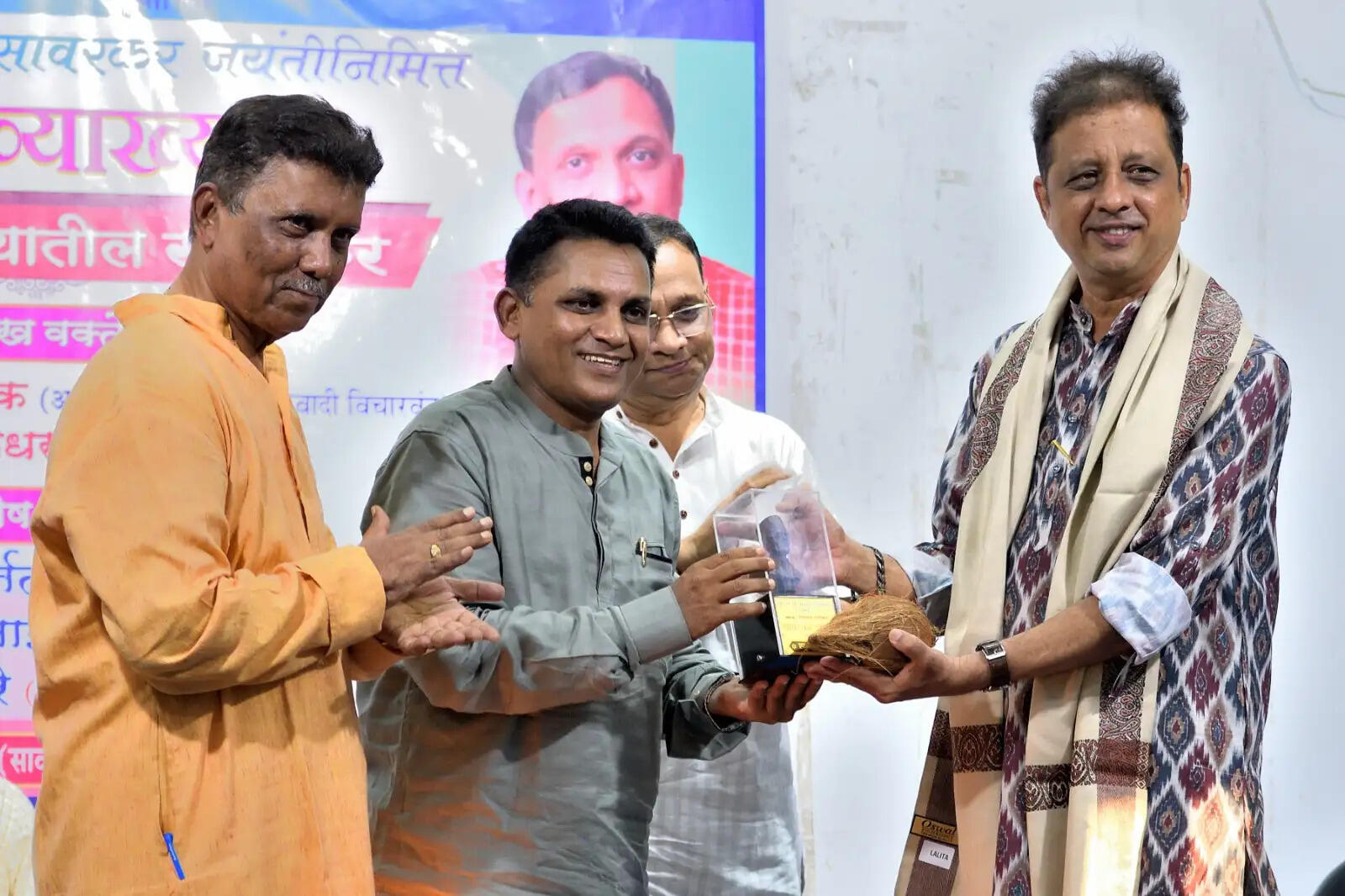 पर्यावरण योद्धा डॉ प्रशांत, सावरकर जयंती पर सम्मानित