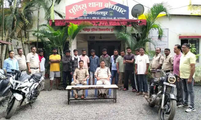 दो अलग-अलग स्थानों पर संचालित जुआ फड़ों से 12 जुआरी पकड़ाए
