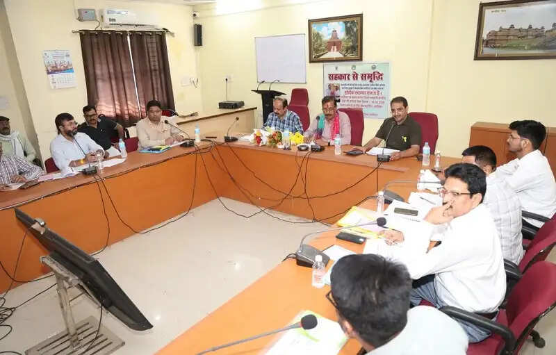 मप्रः सहकारी बैंकों को अधिक सक्रिय, जवाबदेह और किसान हितैषी बनाएं